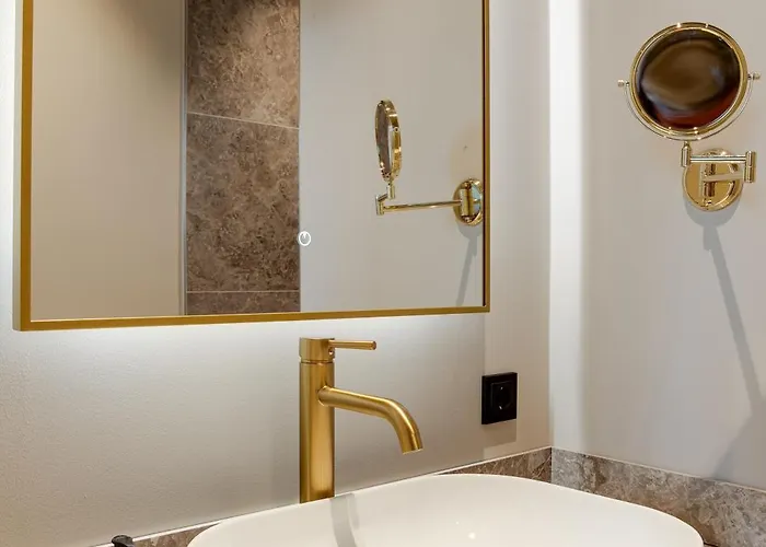 The Saints Ξενοδοχείο 's-Hertogenbosch (Den Bosch)