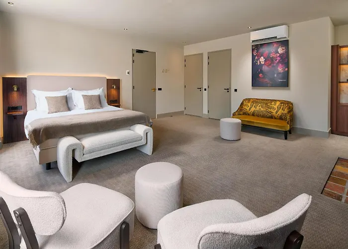 The Saints فندق دين بوس