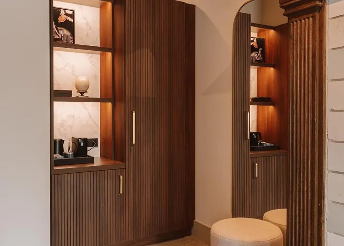 The Saints فندق دين بوس